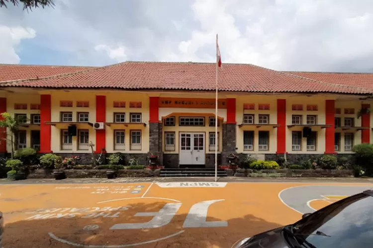 Pendidikan Holistik di SMP Unggulan Bandung: Tidak Hanya Akademik